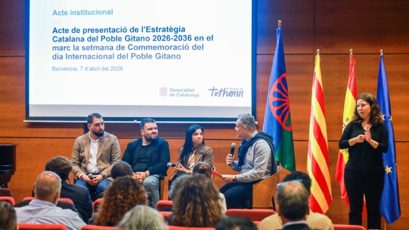 Representants durant la presentació de l’Estratègia Catalana del Poble Gitano